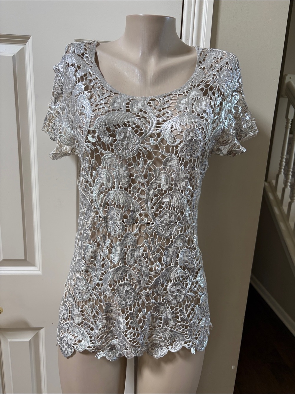Boston Proper Silver Crochet Lace Short Sleeve Top, med